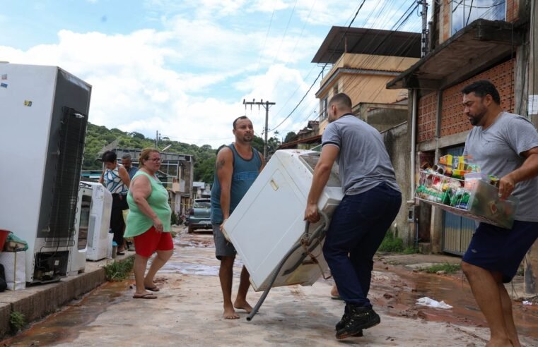 Saúde envia equipes do SUS para áreas atingidas pela chuva em Minas