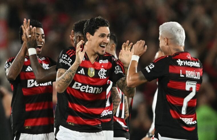 Sob vaias, Flamengo vence Madureira e se aproxima da final do Carioca