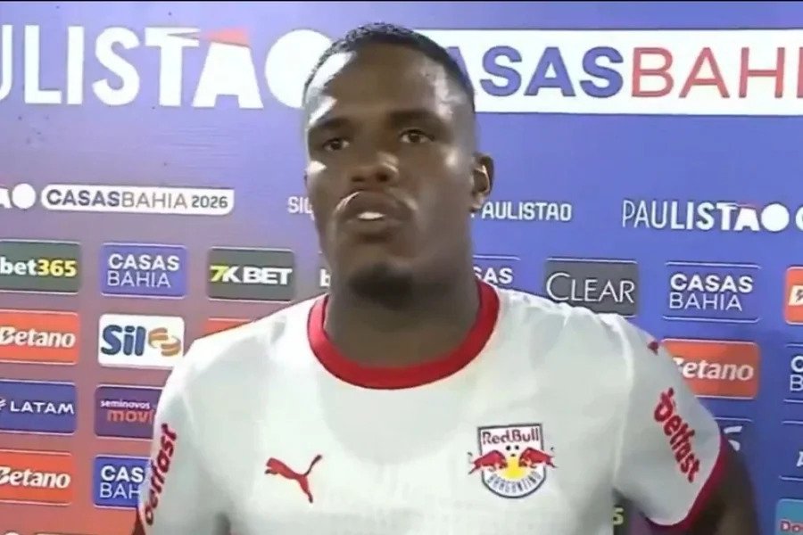 Zagueiro do Bragantino se desculpa por comentário machista contra árbitra