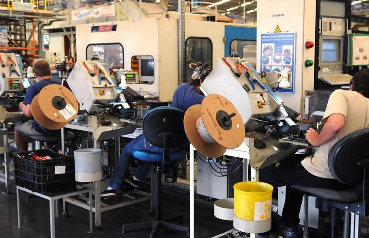 Alta da atividade industrial em janeiro não compensa perdas acumuladas