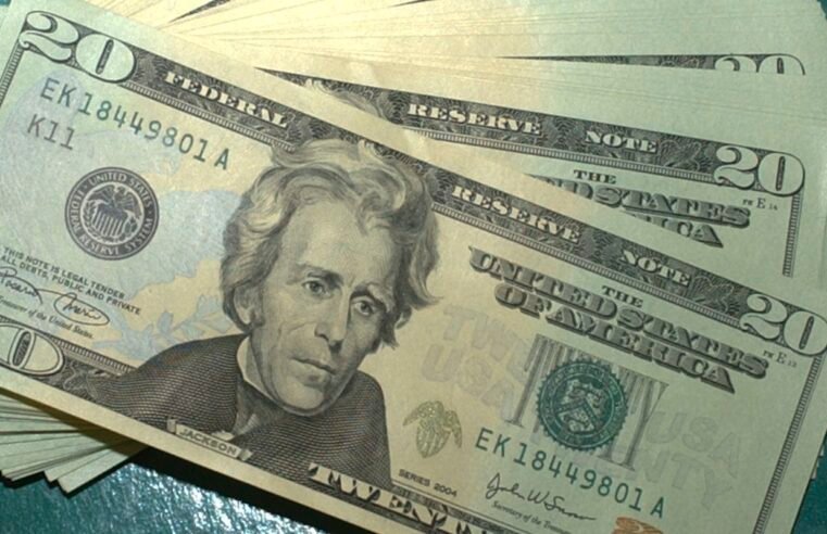 Apesar de guerra, dólar cai 1,27%, e bolsa sobe 3% na semana