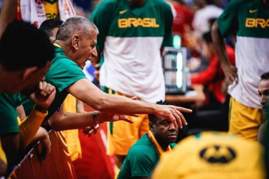 Brasil perde para China em amistoso preparatório de basquete
