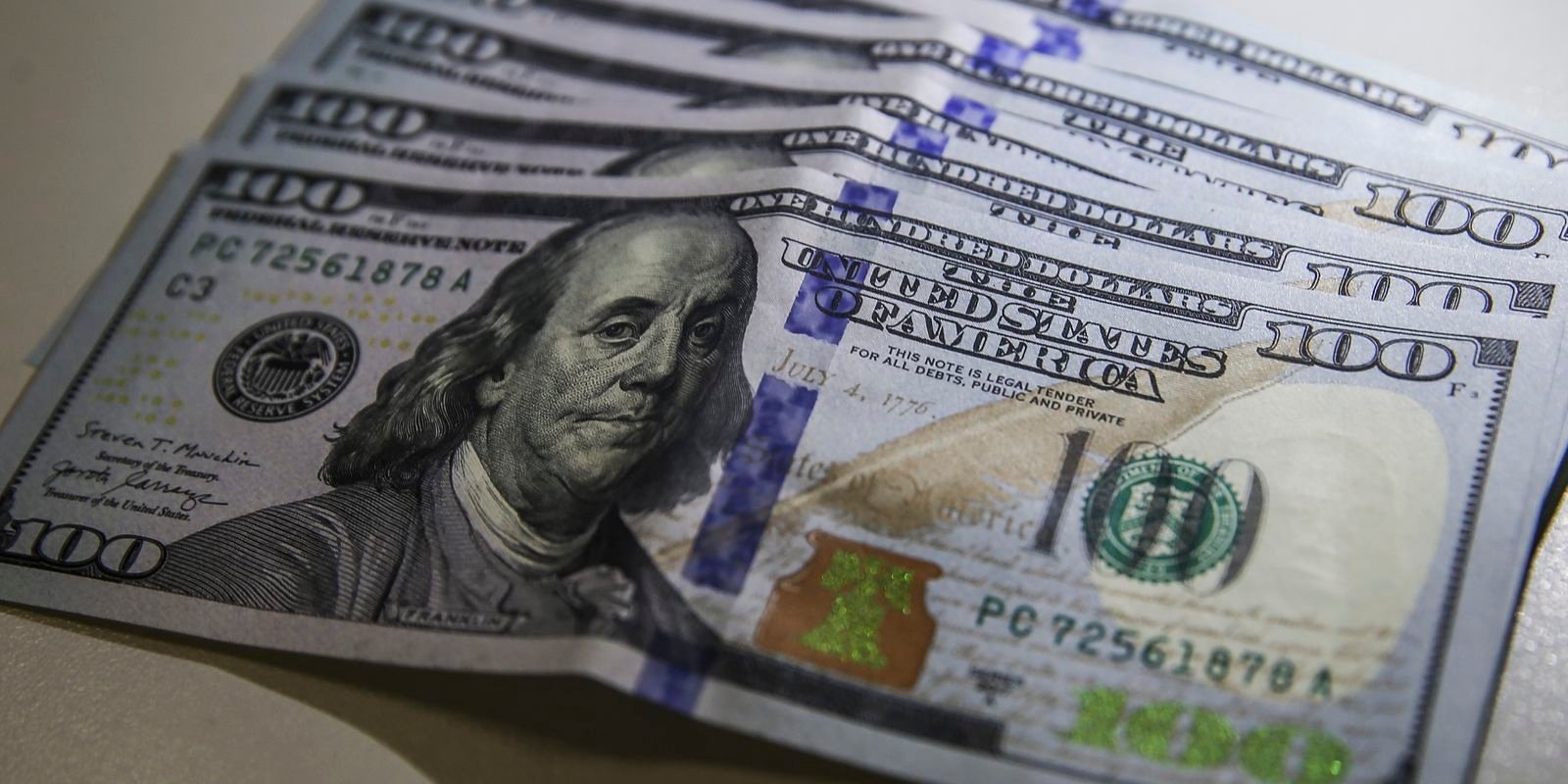 Dólar cai a R$ 5,20 com melhora do cenário externo