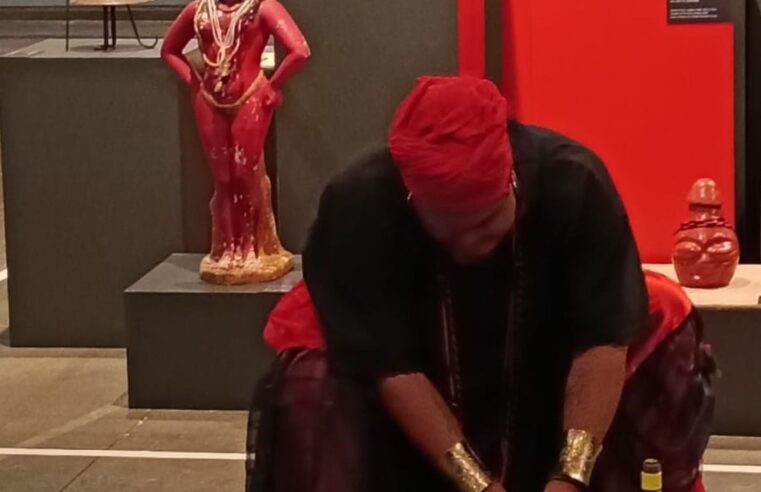 Exposição explora presença de Exu na cultura afro-brasileira