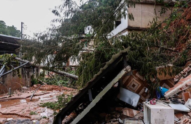 Governo libera R$ 7,3 mil para famílias atingidas por chuvas em MG