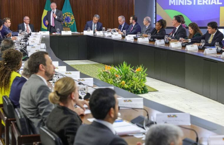 Lula se despede de ministros e confirma Alckmin como vice em chapa