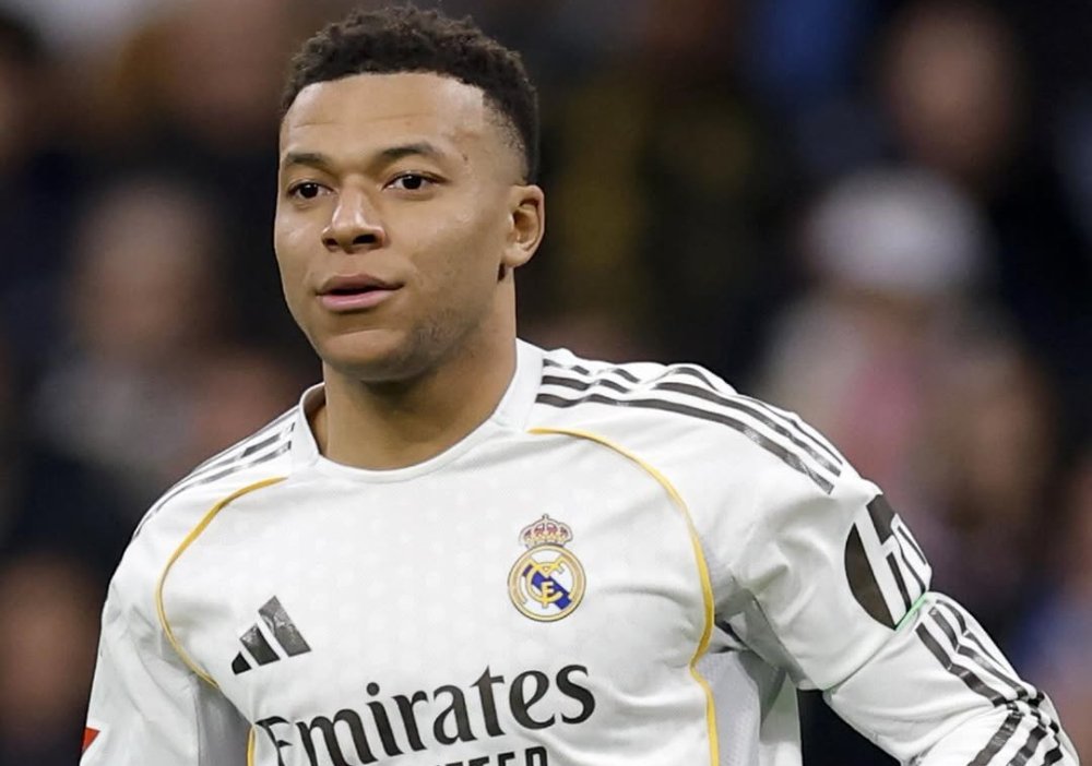 Mbappé vai a Paris para fazer exames no joelho, sem previsão de cirurgia ‘no momento’