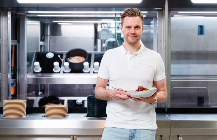 Robô cozinheiro com IA vence prêmio internacional de robótica