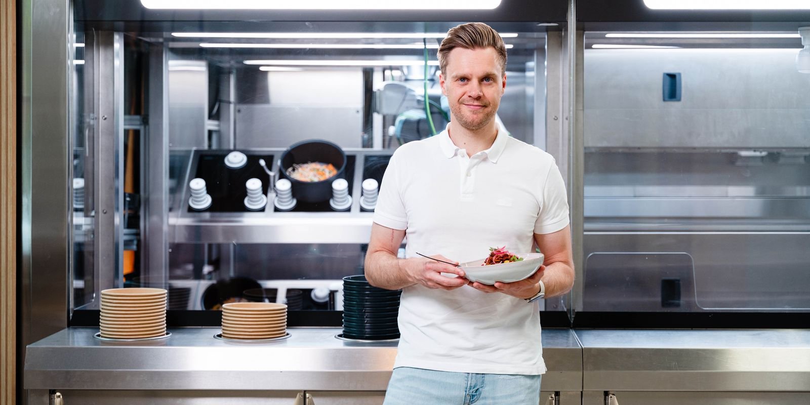 Robô cozinheiro com IA vence prêmio internacional de robótica