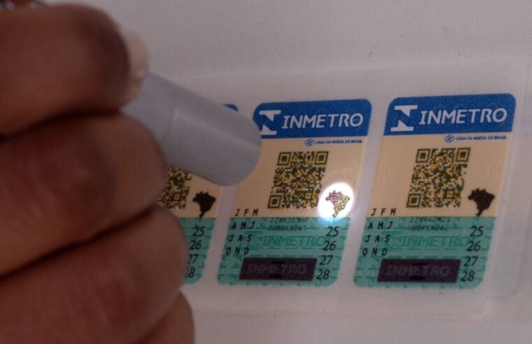 Selos antigos do Inmetro para capacete, extintor e GNV vencem em março