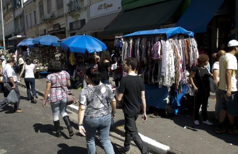 Taxa de informalidade cai no mercado de trabalho, mostra IBGE