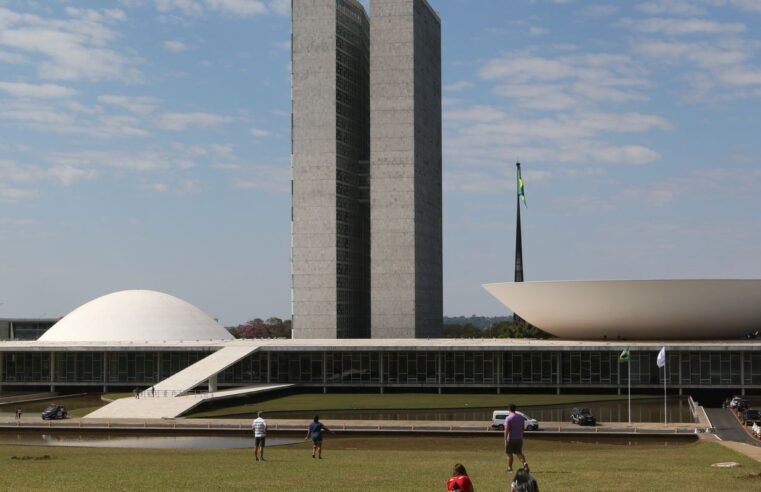 Alcolumbre fatia votação do PL da Dosimetria; governo denuncia manobra