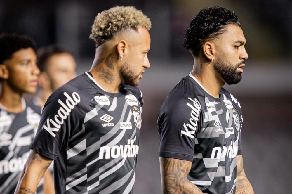 Após susto com virose, Neymar chega à Argentina para reforçar o Santos