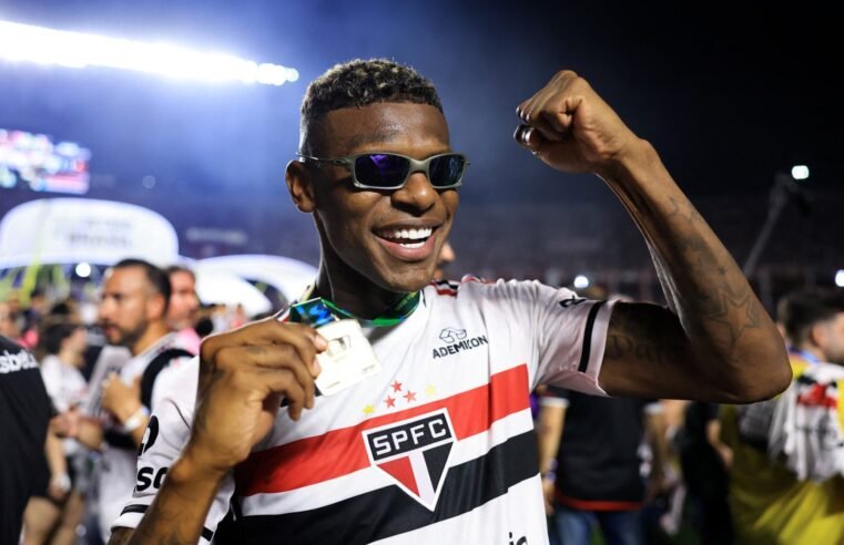 Arboleda define data de retorno ao Brasil para discutir rescisão com o São Paulo