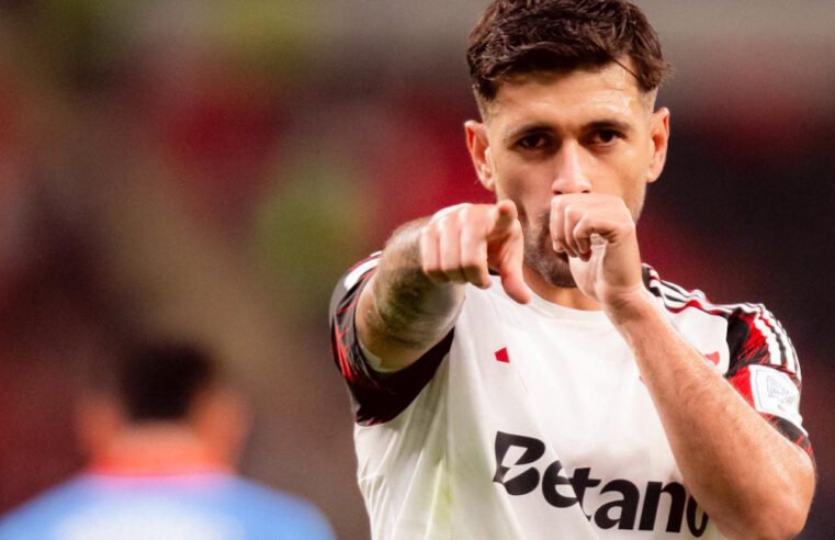 Arrascaeta passa por cirurgia após fraturar clavícula em jogo do Flamengo na Libertadores