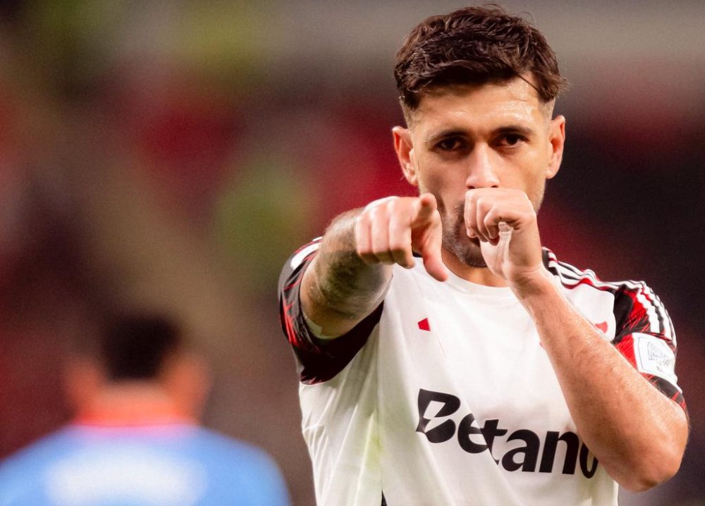 Arrascaeta passa por cirurgia após fraturar clavícula em jogo do Flamengo na Libertadores