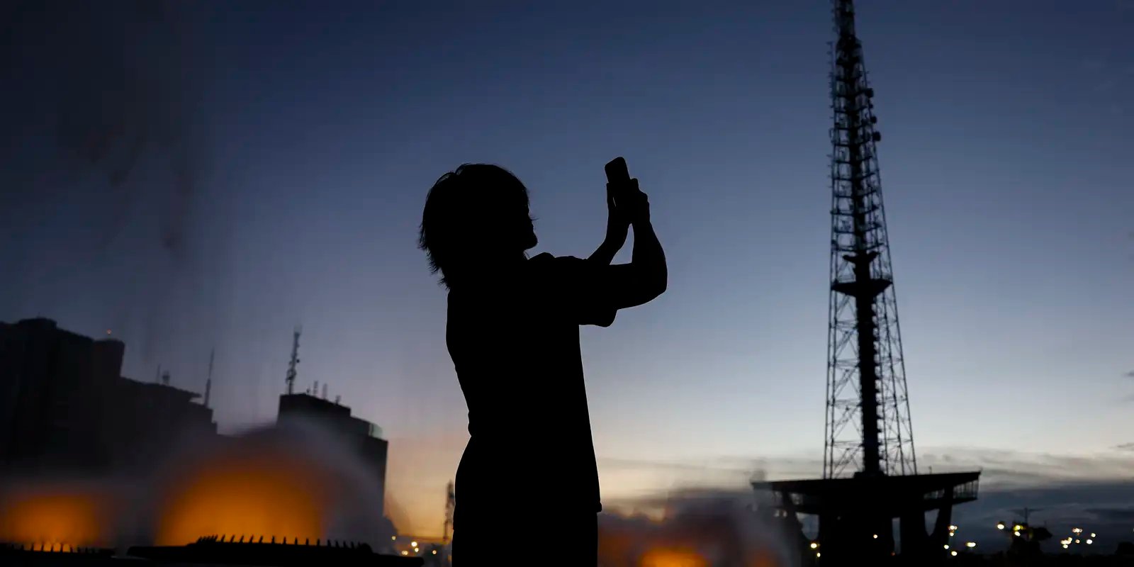 Artistas traduzem Brasília em telas, samba pisado, teatro e moda