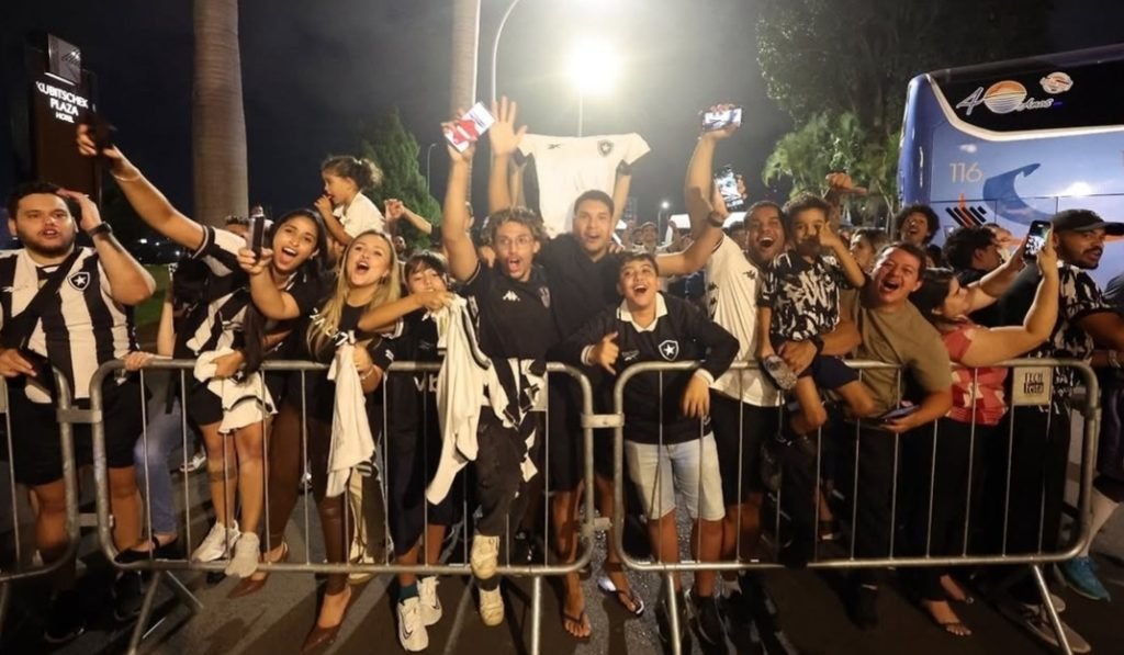 Brasileirão: Botafogo e Inter se enfrentam em Brasília e buscam afastar turbulências