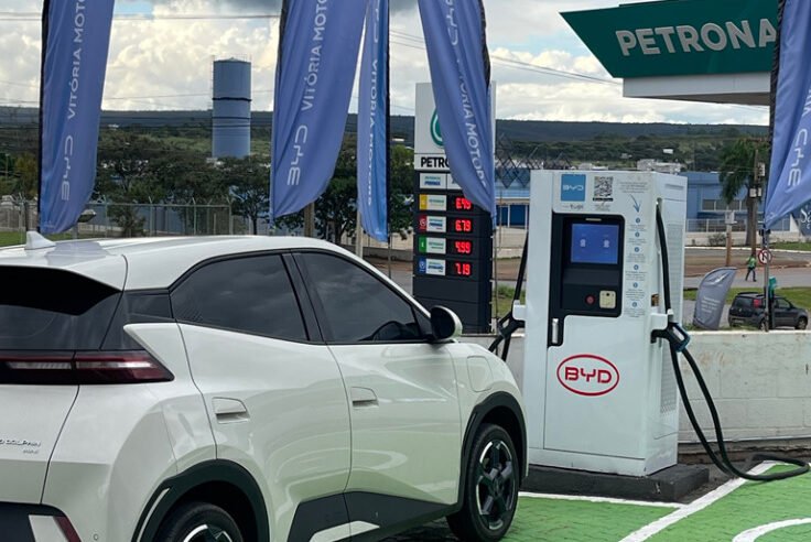 Brasília tem liderança na venda de carros elétricos; “procura é causada por economia”, diz vendedora