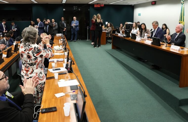 CCJ aprova admissibilidade de propostas que acabam com escala 6×1