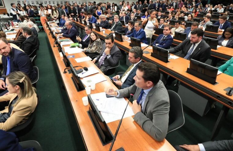 CCJ da Câmara retoma análise do fim da escala 6×1 nesta quarta