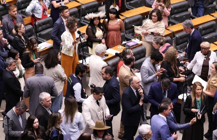 Câmara vota para derrubar veto ao PL da Dosimetria; falta o Senado
