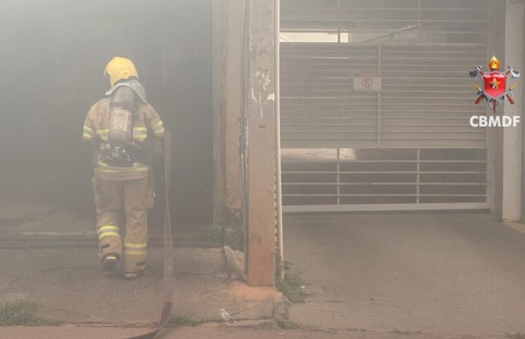 Casa é atingida por chamas e fogo é contido em Sobradinho II