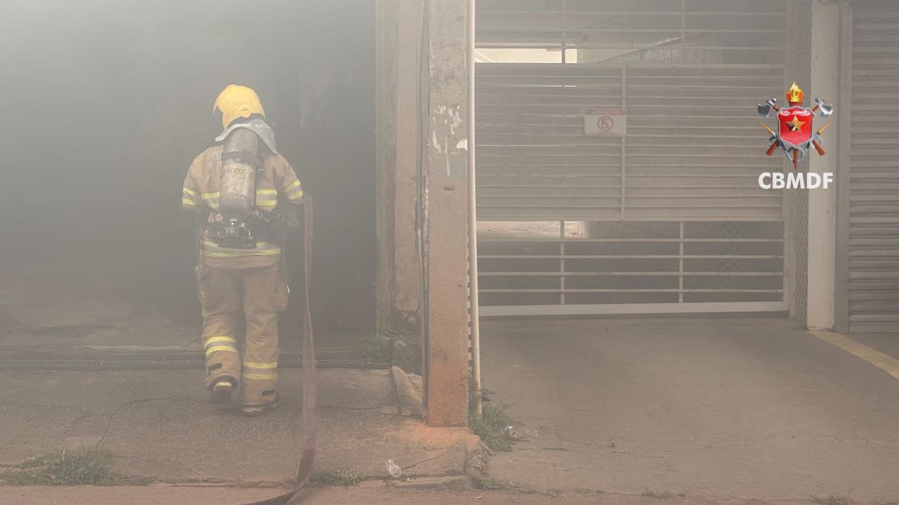 Casa é atingida por chamas e fogo é contido em Sobradinho II