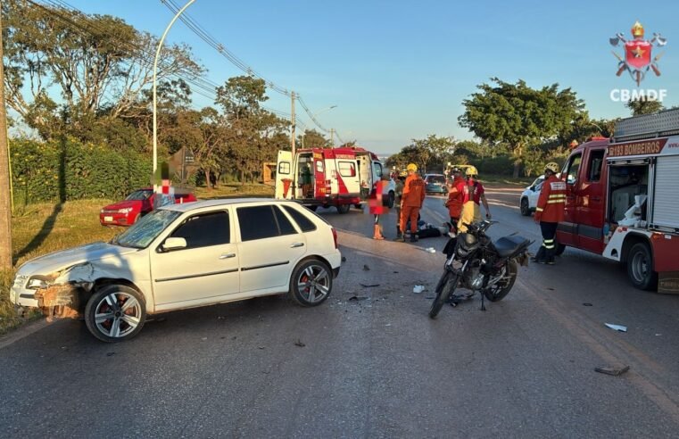 Colisão entre carro e motocicleta deixa mulher ferida