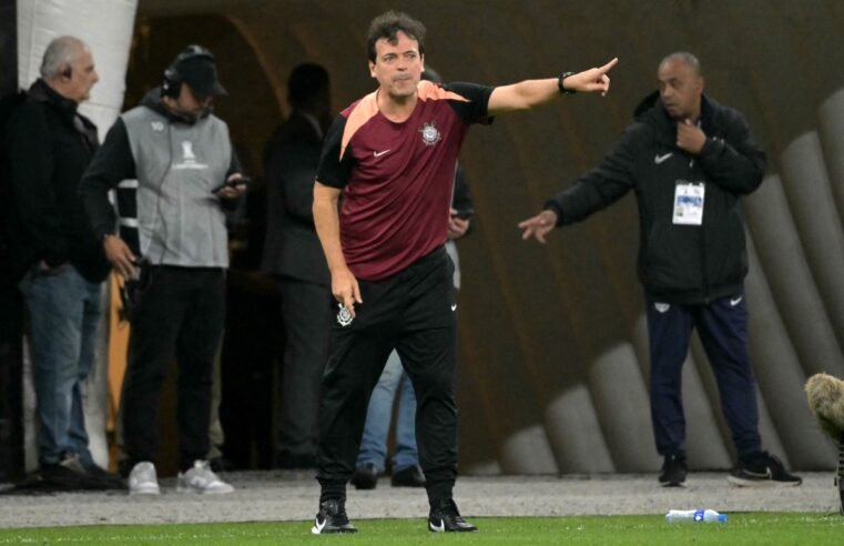 Corinthians faz o básico, vence o Vasco com um a menos em Itaquera e deixa o Z-4 do Brasileirão