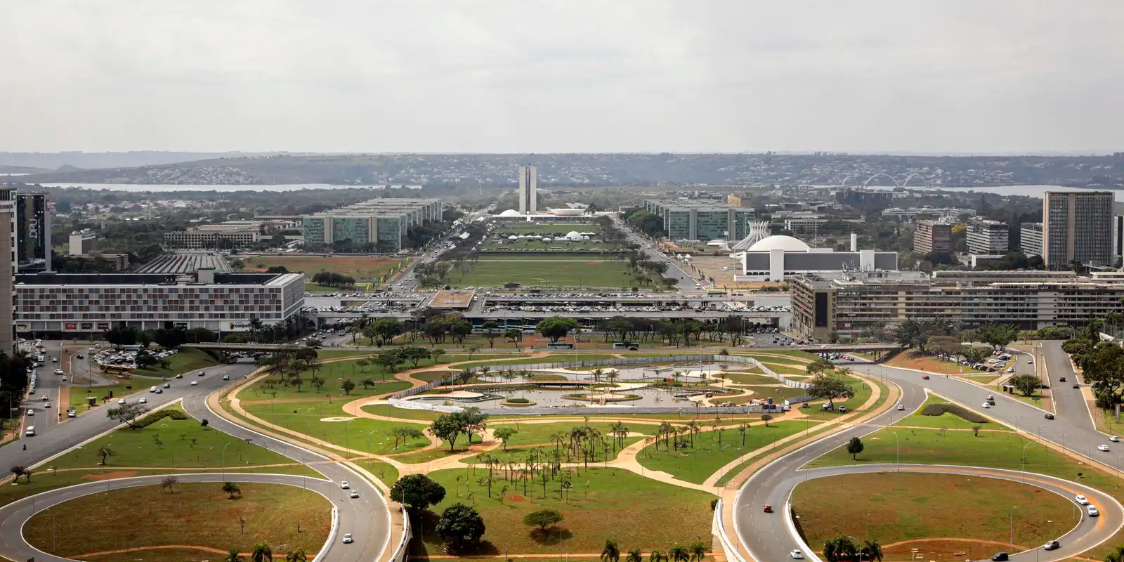 Emendas parlamentares e juros da dívida apertam investimentos públicos