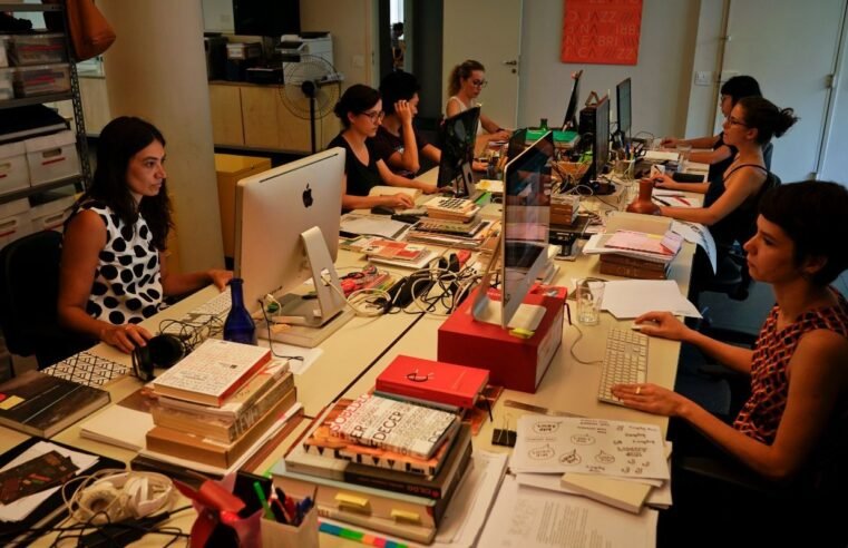 Emprego feminino aumenta 11%, mas desigualdade salarial persiste