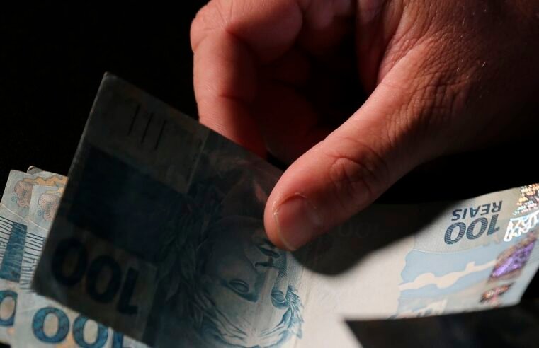 Governo avalia uso do FGTS para quitar dívidas, diz Durigan