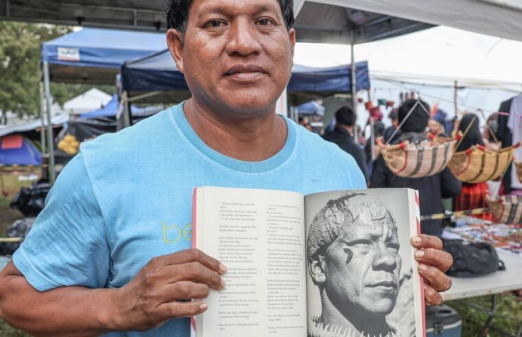 Indígena no Xingu aprendeu português para salvar aldeia, diz biógrafo