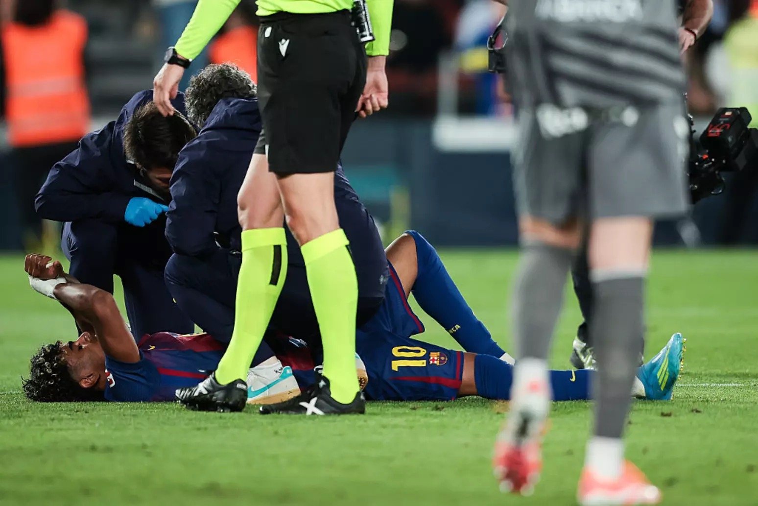 Lamine Yamal sofre lesão e desfalca Barcelona até o fim da temporada