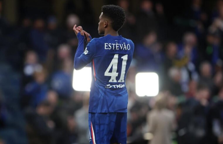 Lesão na coxa pode tirar Estêvão da Copa do Mundo