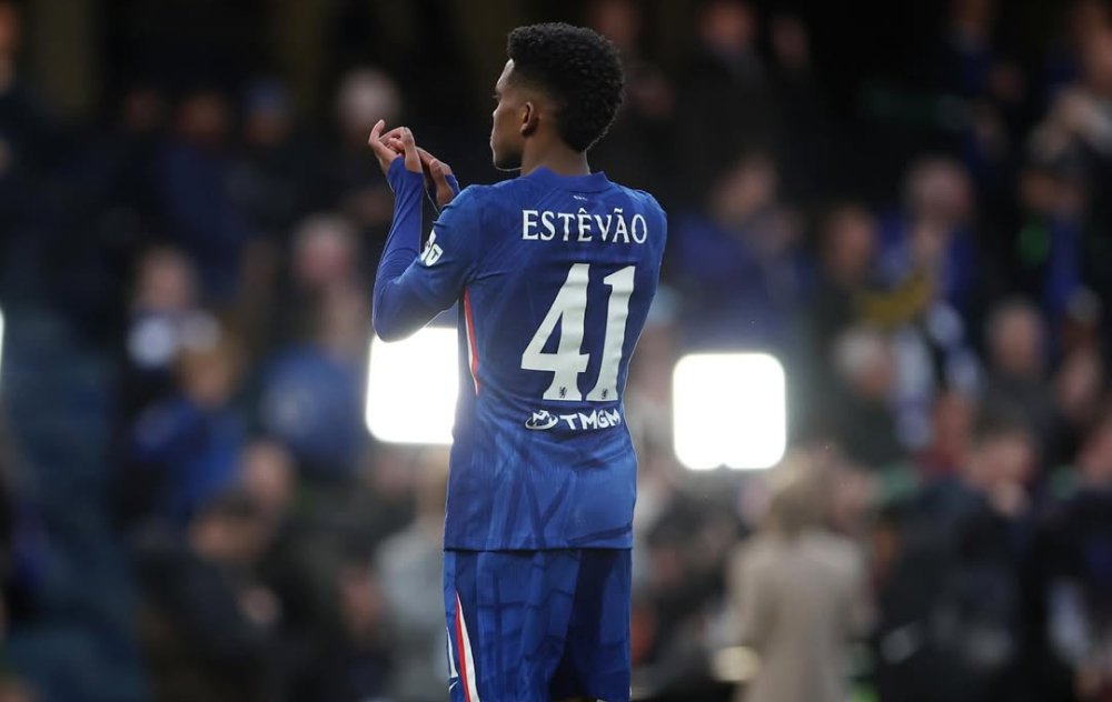 Lesão na coxa pode tirar Estêvão da Copa do Mundo