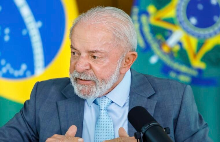 Lula afirma que mundo não dá direito a Trump ameaçar um país