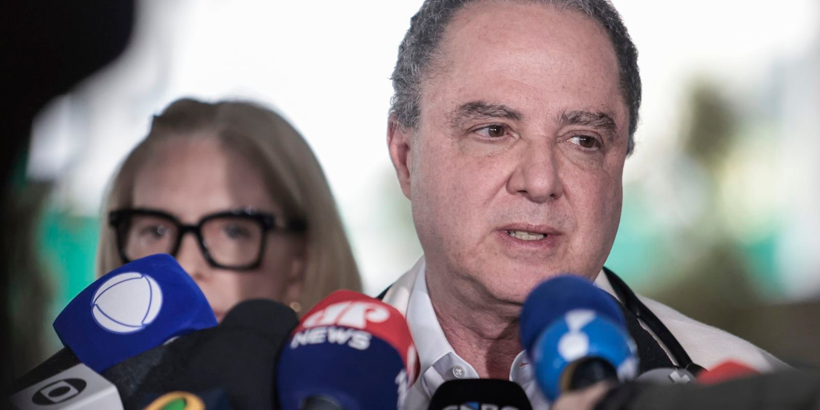 Médico diz que Lula retirou lesão e deve repousar nos próximos dias