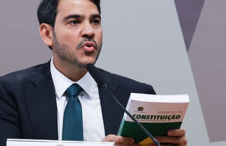 Messias defende aprimorar STF e autocontenção em pautas polêmicas