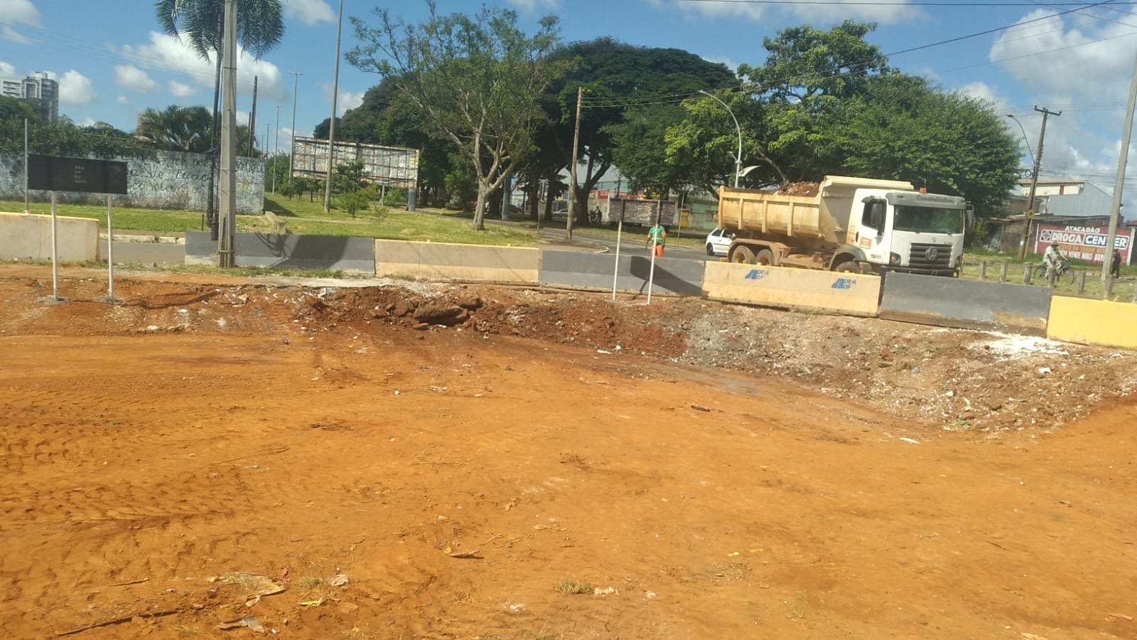 Mutirão remove descarte irregular de lixo em Ceilândia