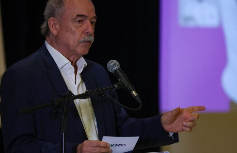 Na Mesa com Datena recebe o presidente do BNDES, Aloizio Mercadante