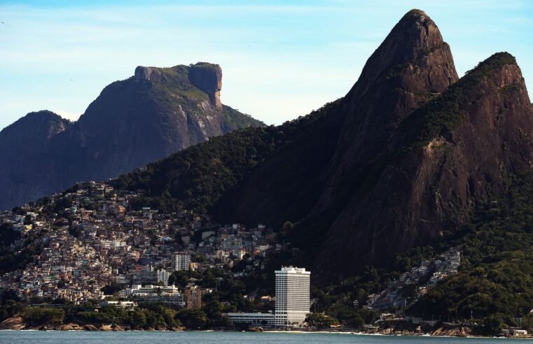 Operação policial deixa visitantes “ilhados” em cartão-postal do Rio