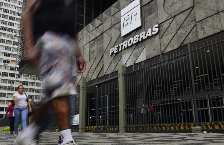 Petrobras reajusta preço do querosene de aviação em 55%