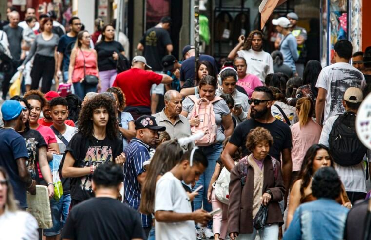 População no Brasil cresce em ritmo menor e está envelhecendo