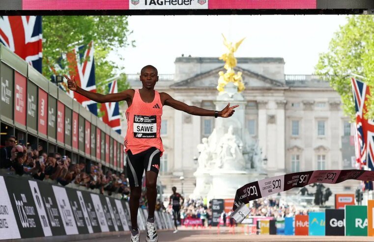 Queniano se torna primeiro atleta a correr maratona abaixo de 2 horas