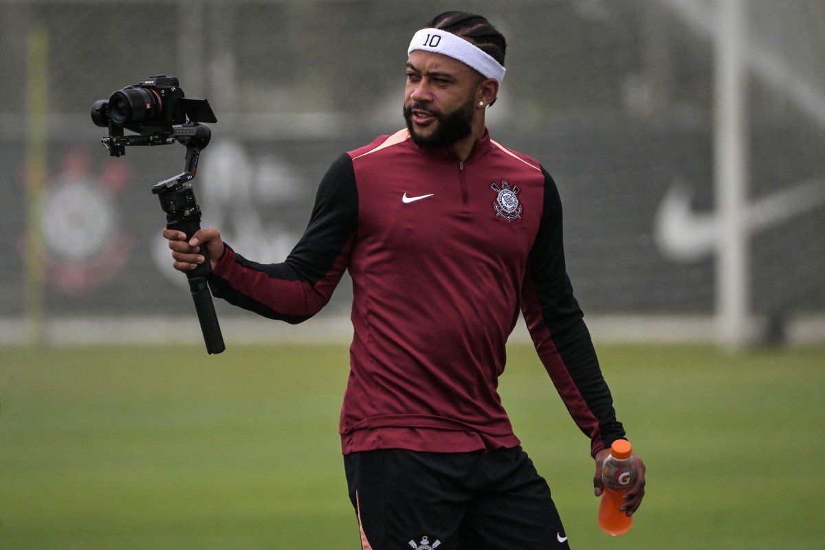 Renovação de Memphis Depay vira pauta política e divide o Corinthians