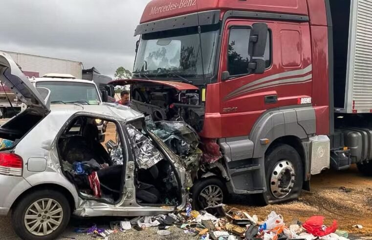 Seis pessoas da mesma família morrem em acidente na BR-251 em MG