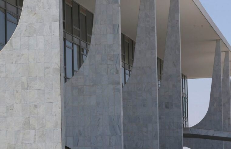 Terceirizados do governo têm redução de jornada e auxílio para creche