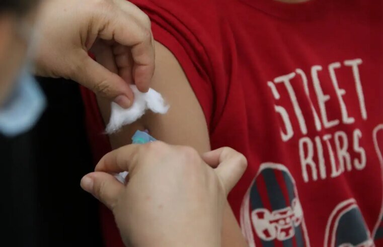 Vacinação nas escolas segue até dia 30 e meta é imunizar 27 milhões